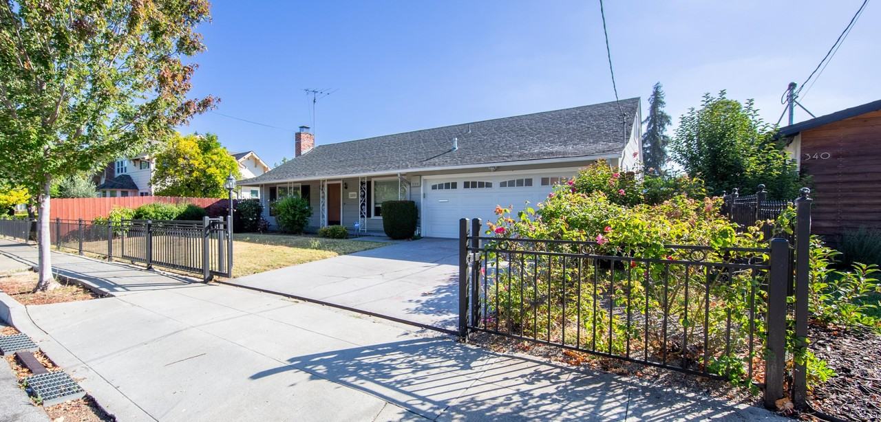 330 Beverly Ave - Photo 2 of 31