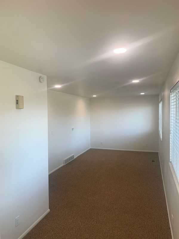 585 E St - Photo 2 of 11
