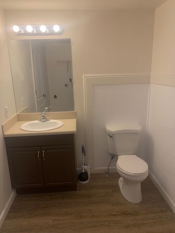 585 E St - Photo 3 of 11