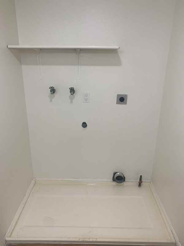 585 E St - Photo 4 of 11