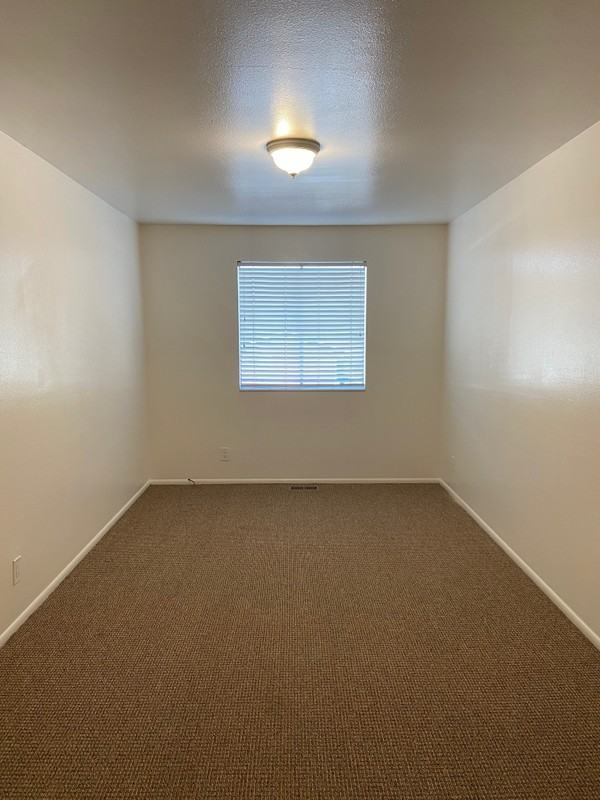 585 E St - Photo 5 of 11