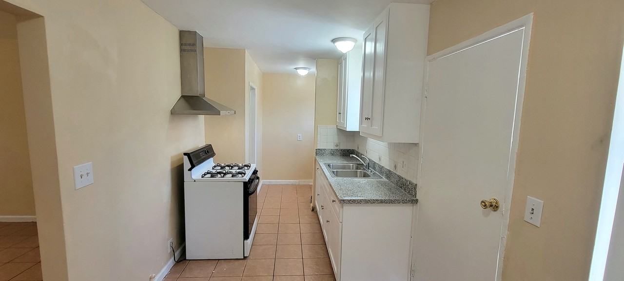 1717 N Alhambra Ave #B - Photo 3 of 6