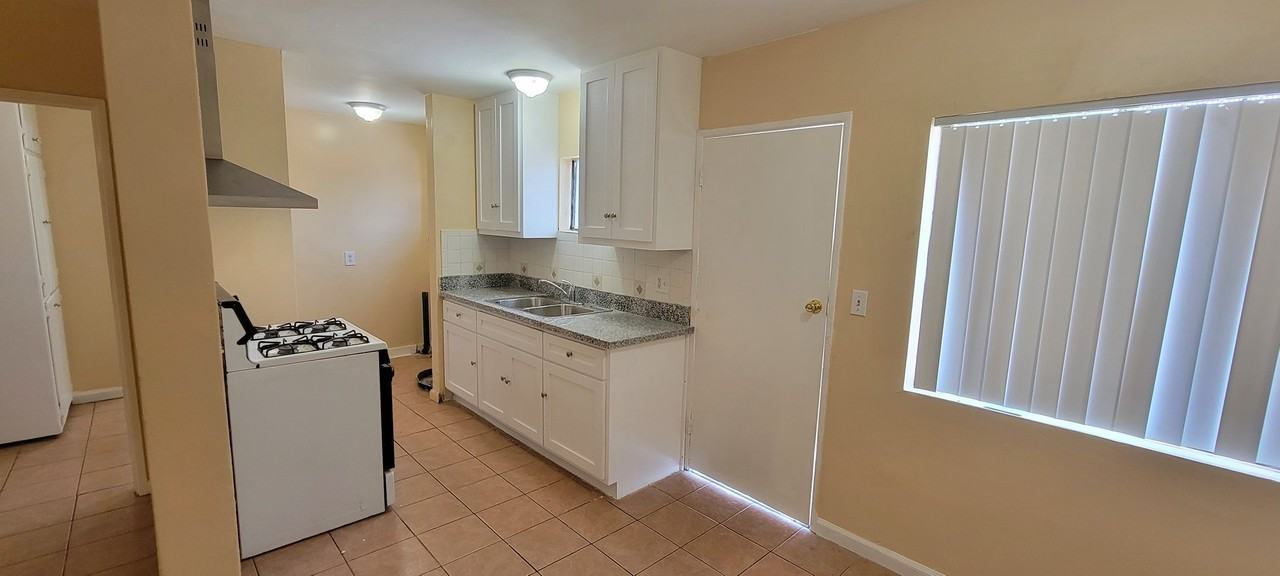 1717 N Alhambra Ave #B - Photo 5 of 6