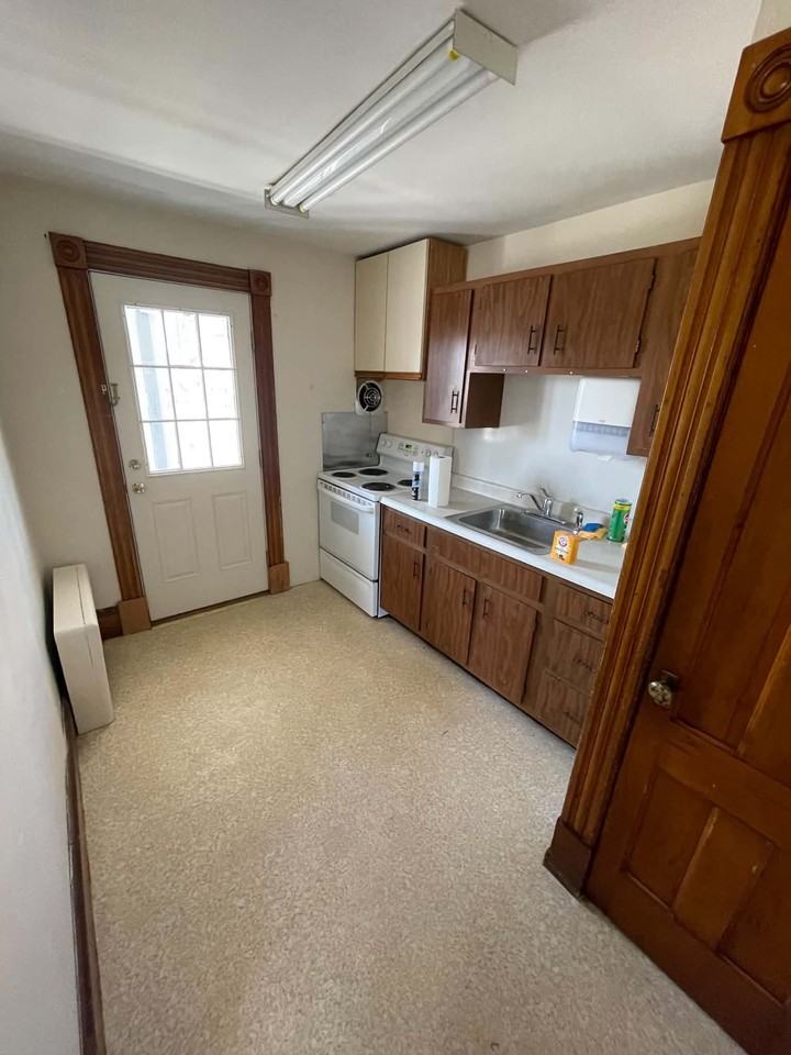 12 Nichols St #5 - Photo 7 of 9