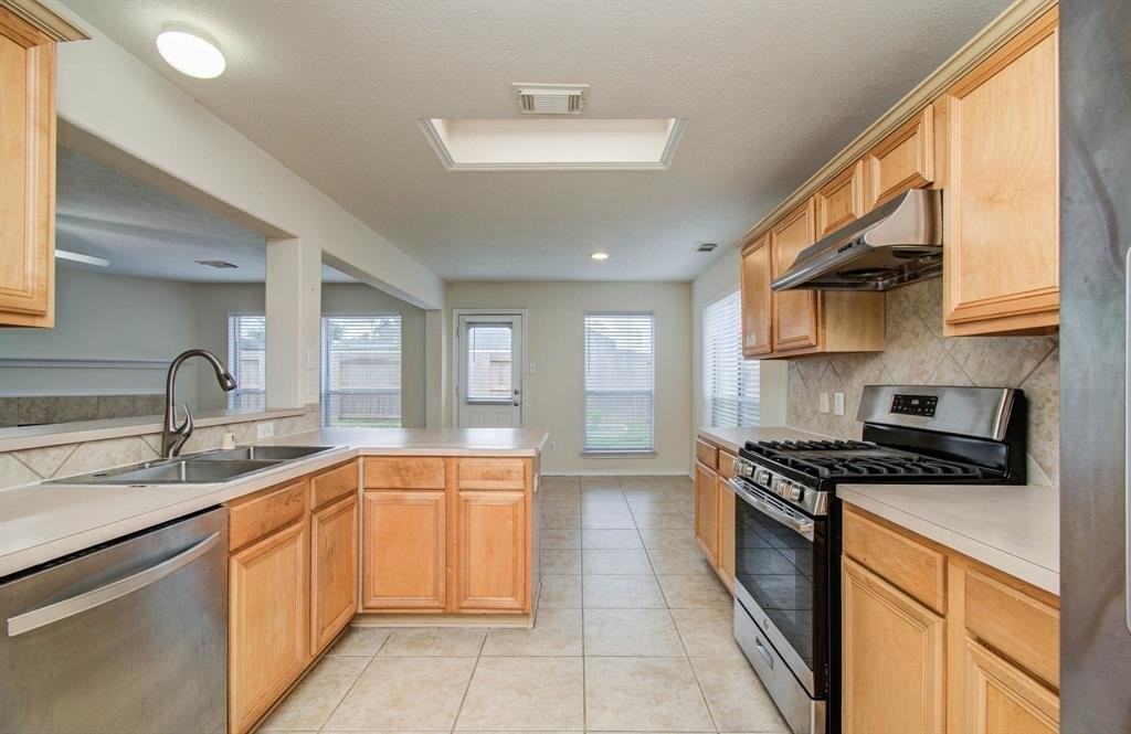 12026 Parkers Hideaway Dr - Photo 6 of 20