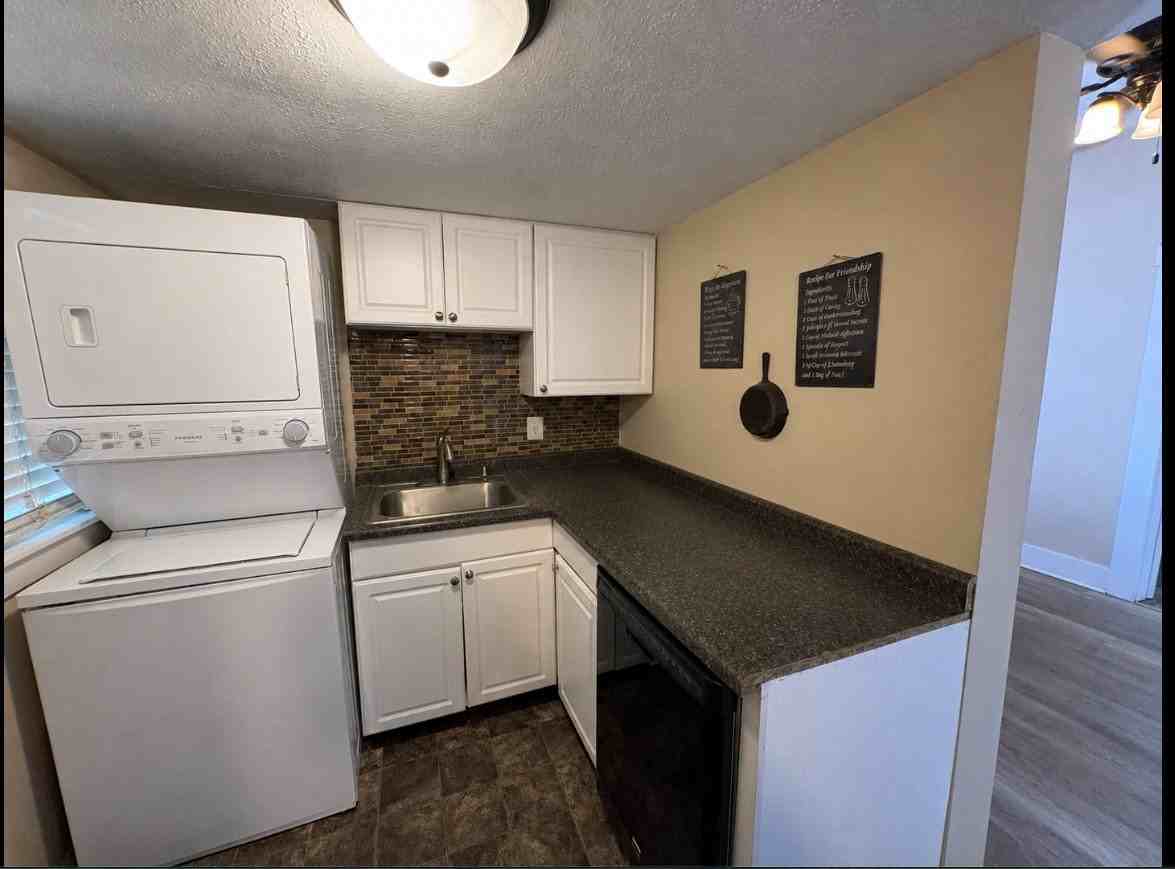 412 S 10th St #1 - Photo 5 of 9