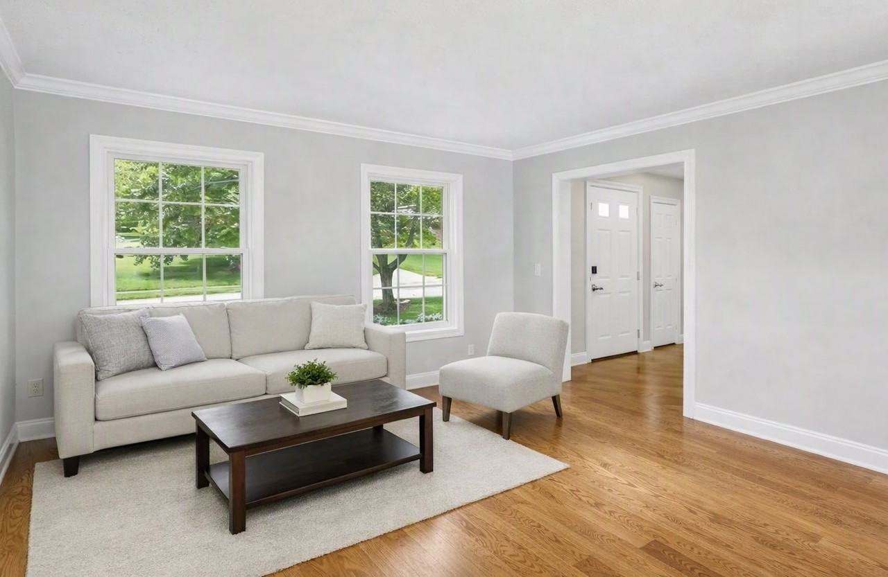 991 Lakepointe Ct - Photo 3 of 18