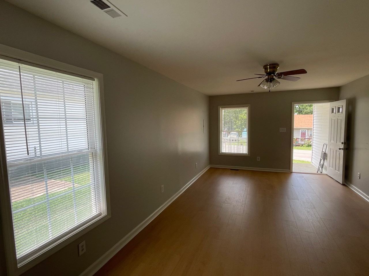 432 Chambers St - Photo 2 of 5