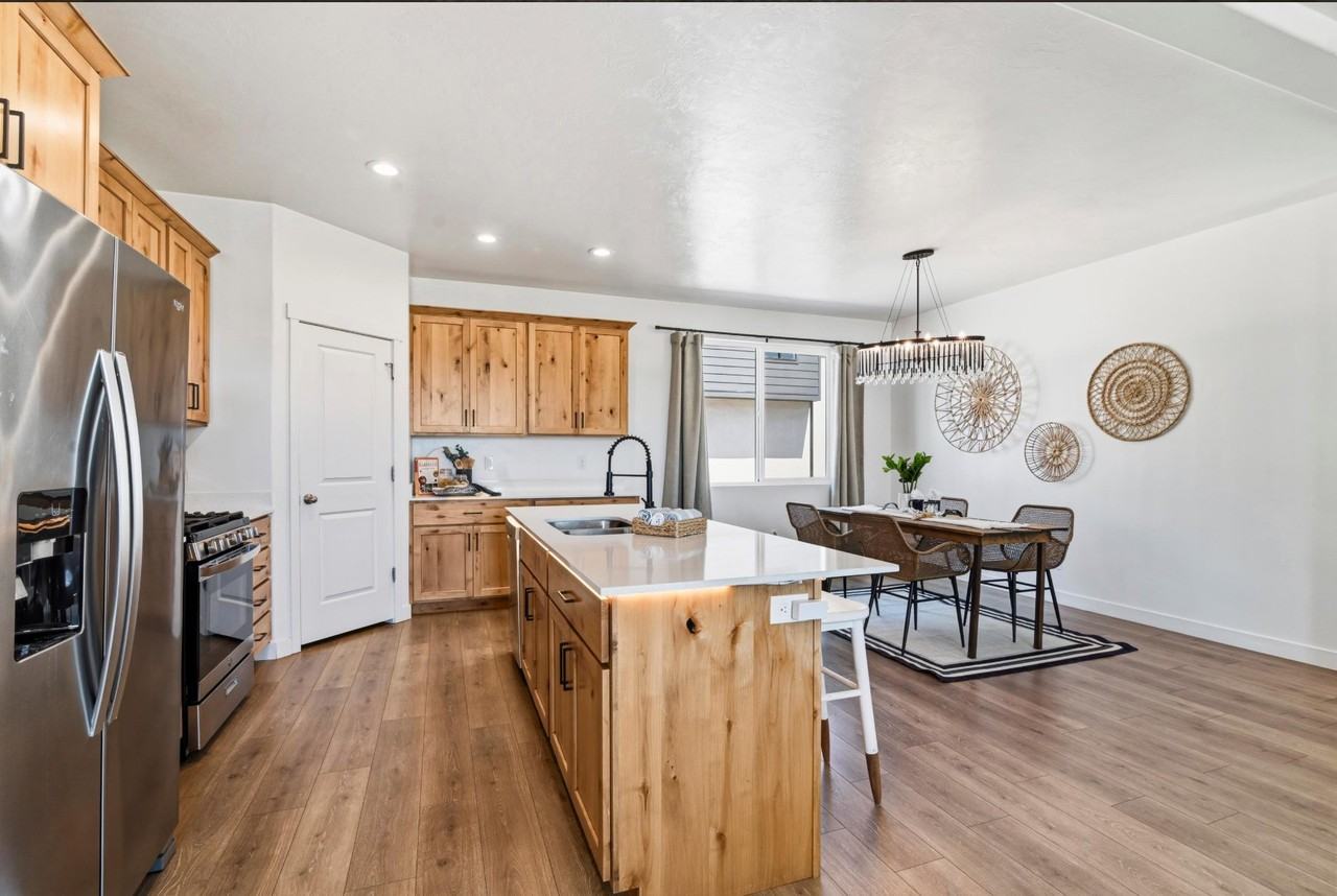 768 W Harvest Glen Rd - Photo 4 of 17