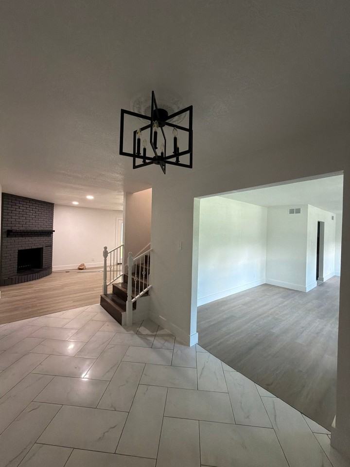 550 Glen Oaks Blvd - Photo 2 of 13