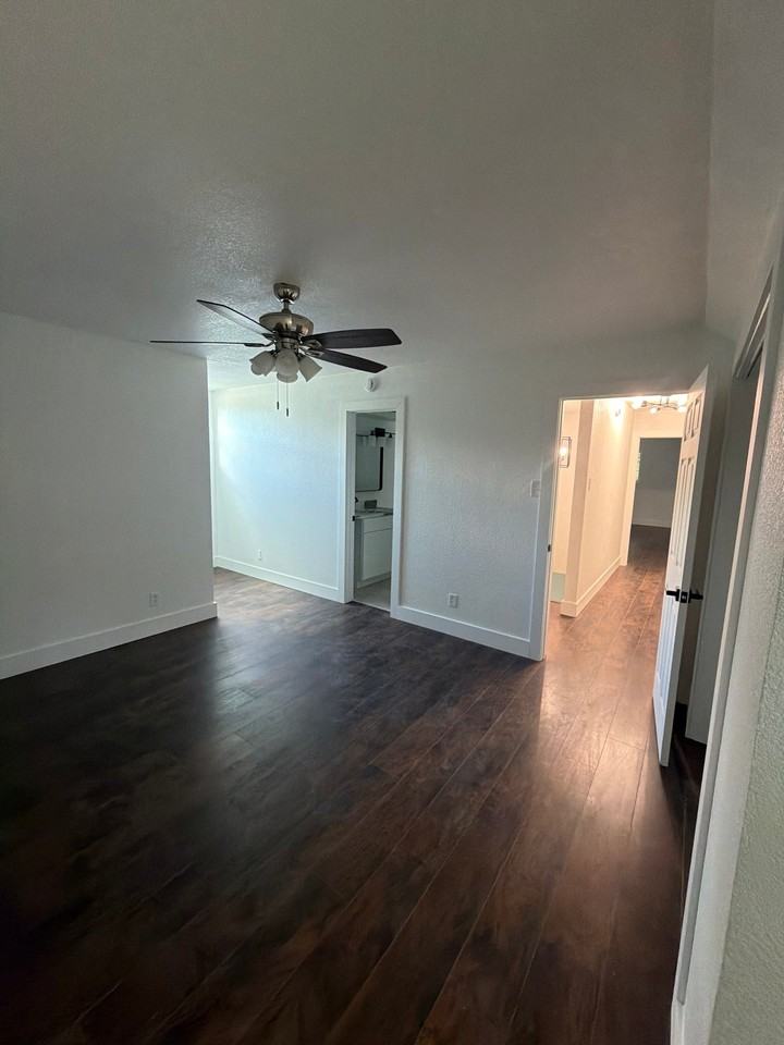 550 Glen Oaks Blvd - Photo 6 of 13