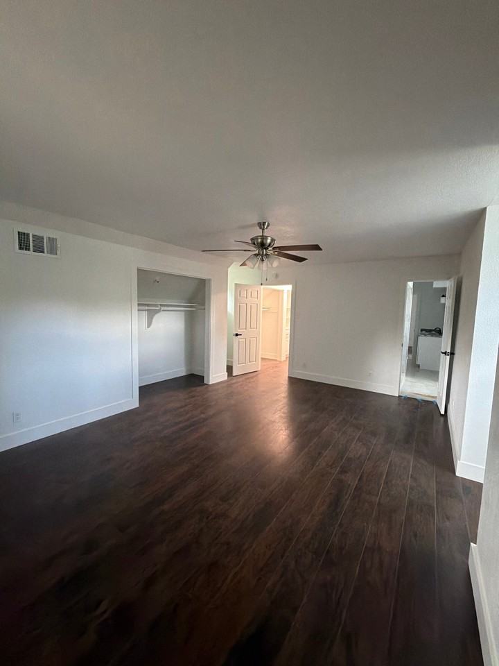 550 Glen Oaks Blvd - Photo 7 of 13
