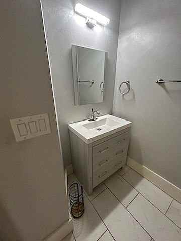 710 Nw 24th St - Photo 4 of 8