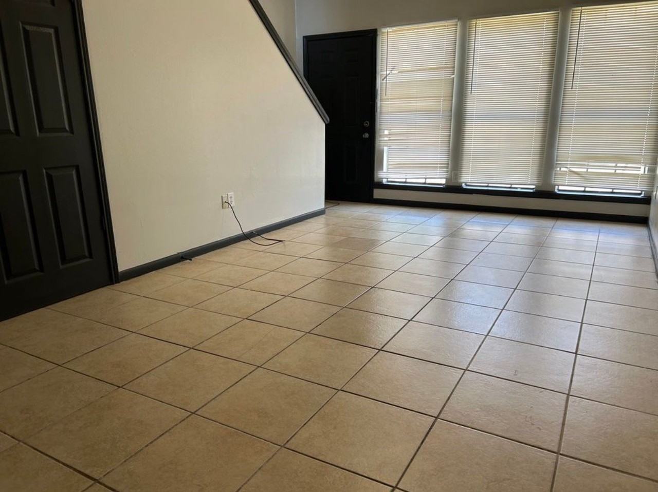 210 Belfast St #D - Photo 2 of 12