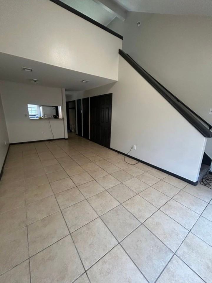 210 Belfast St #D - Photo 3 of 12