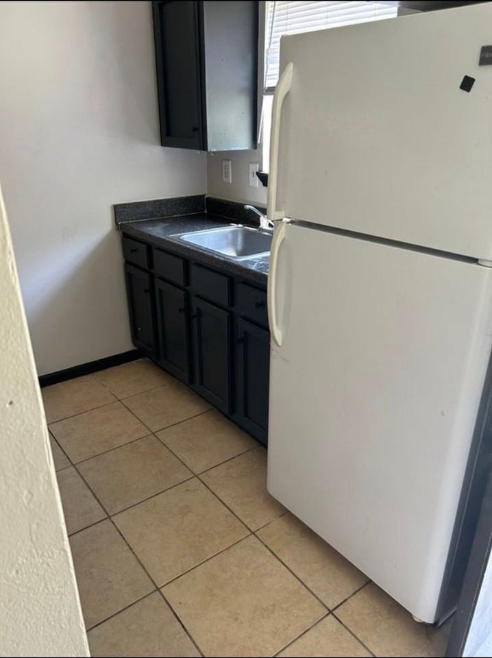 210 Belfast St #D - Photo 5 of 12