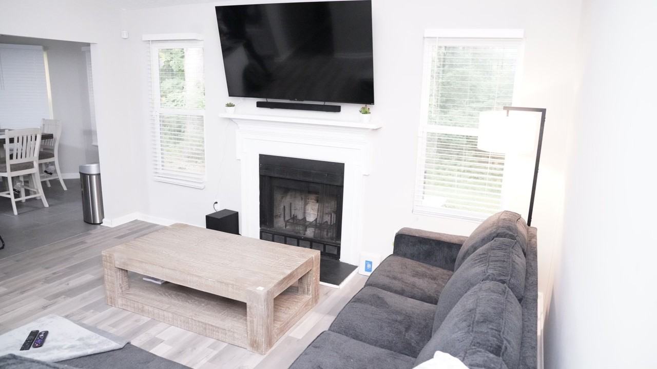 1695 Wee Kirk Rd Se - Photo 2 of 9