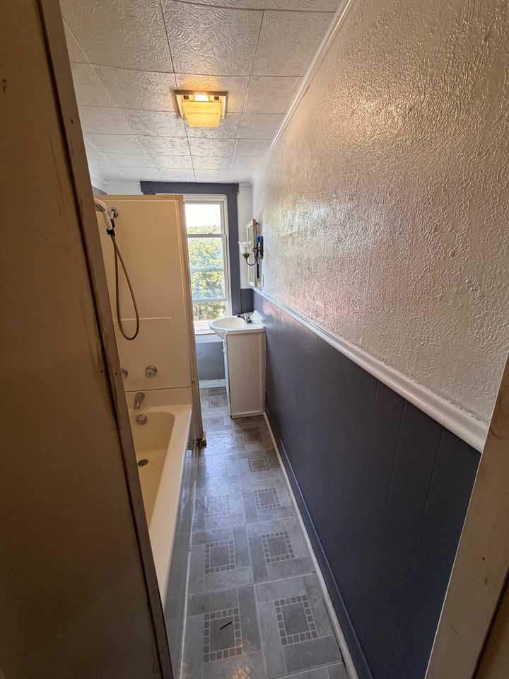 225 W Avenue - Photo 7 of 13