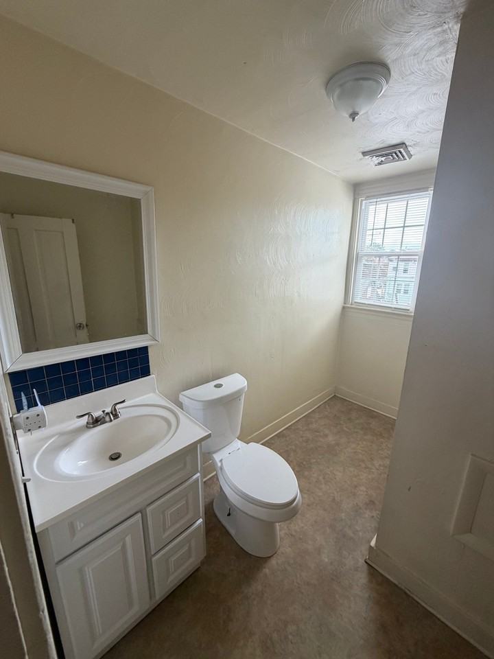 804 E 26th St #2 - Photo 4 of 14