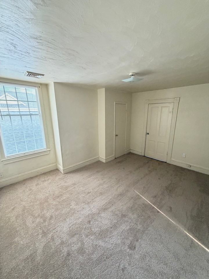 804 E 26th St #2 - Photo 5 of 14