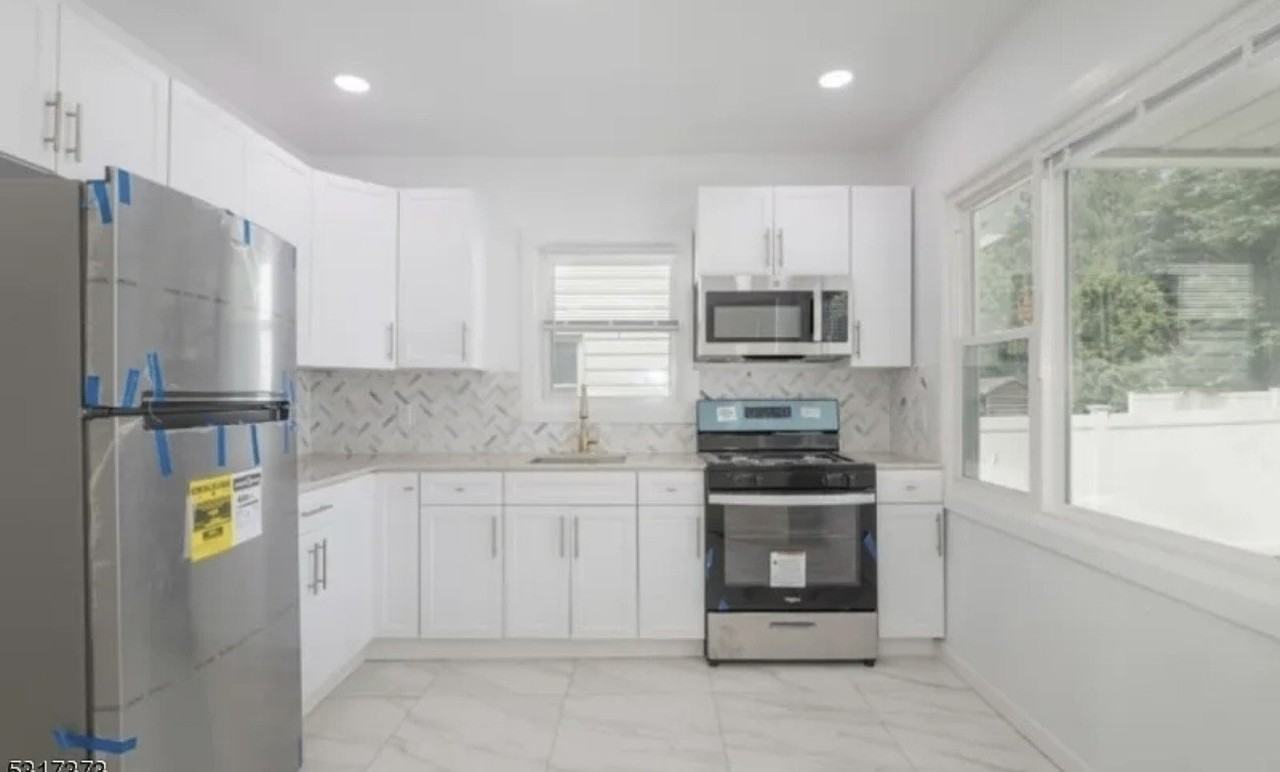40 Warman St #1 - Photo 5 of 14