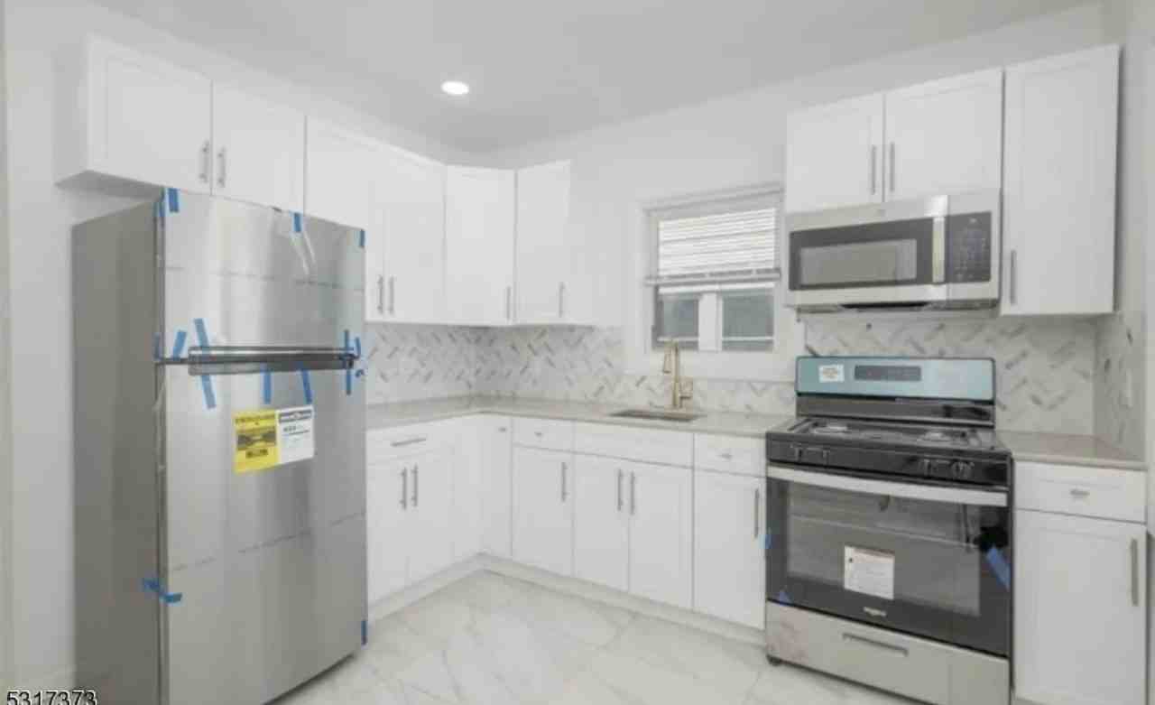 40 Warman St #1 - Photo 6 of 14