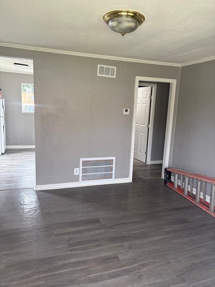 909 S Terrace Dr - Photo 2 of 8