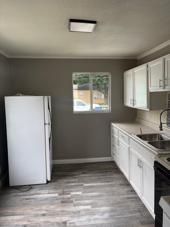 909 S Terrace Dr - Photo 3 of 8