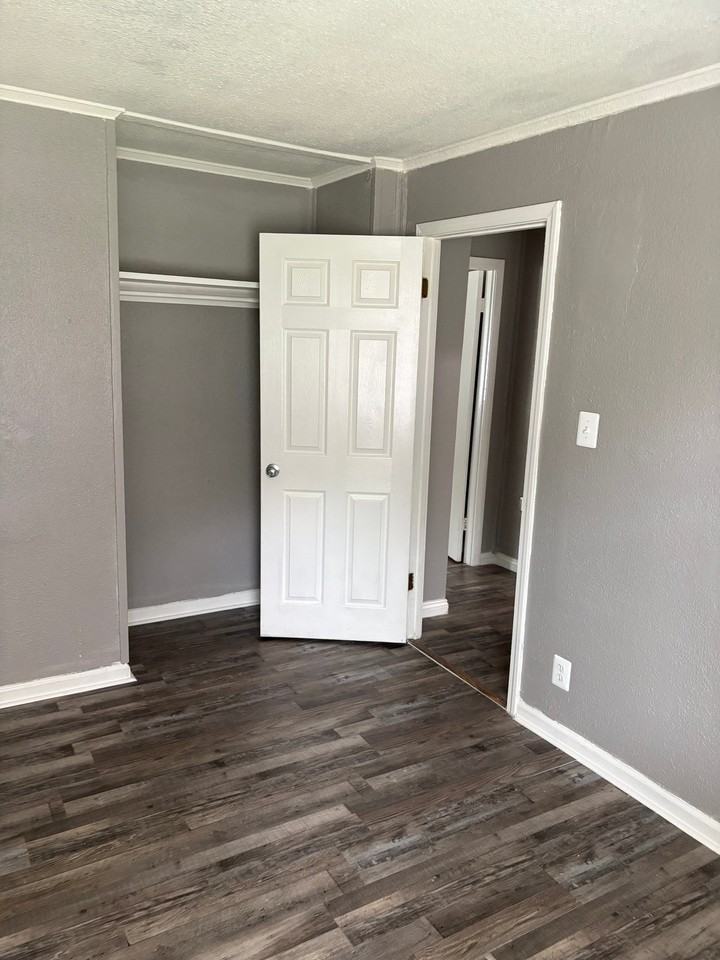 909 S Terrace Dr - Photo 6 of 8