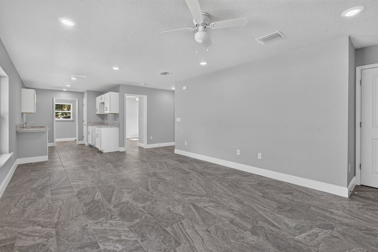 615 Cedar St - Photo 3 of 9