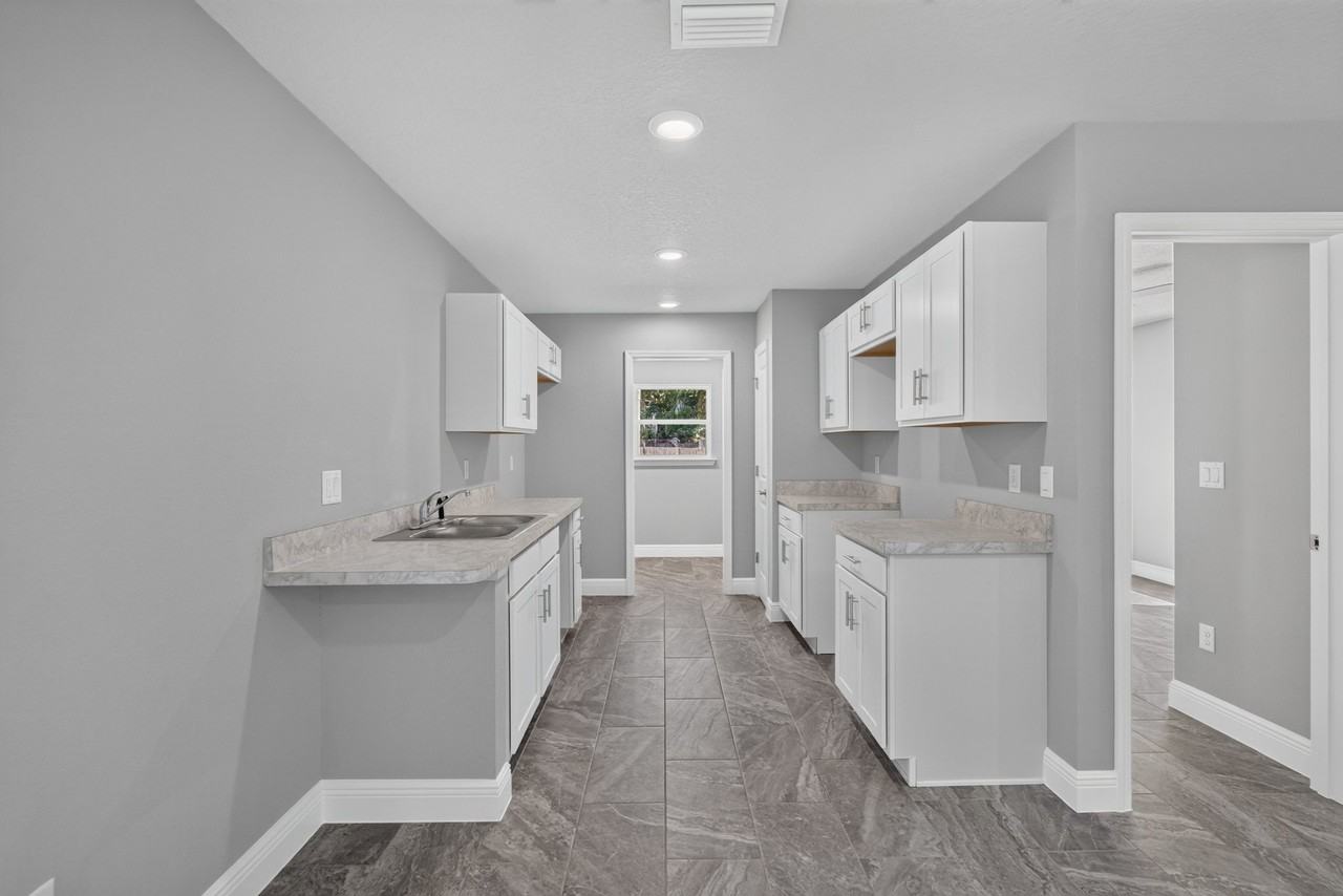 615 Cedar St - Photo 4 of 9