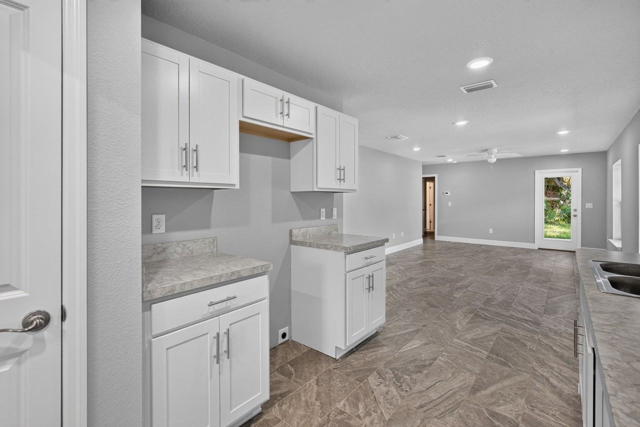 615 Cedar St - Photo 5 of 9