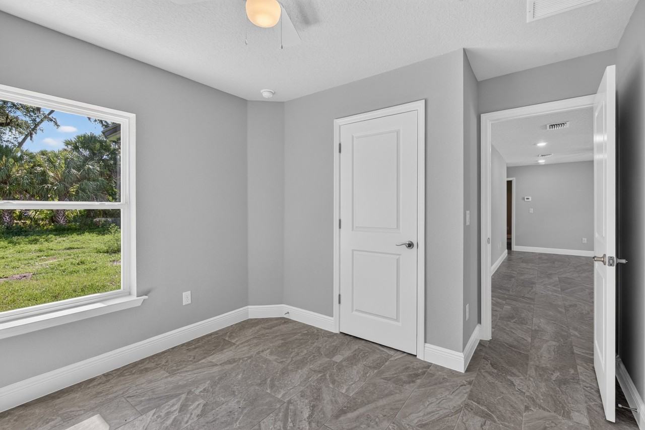 615 Cedar St - Photo 6 of 9