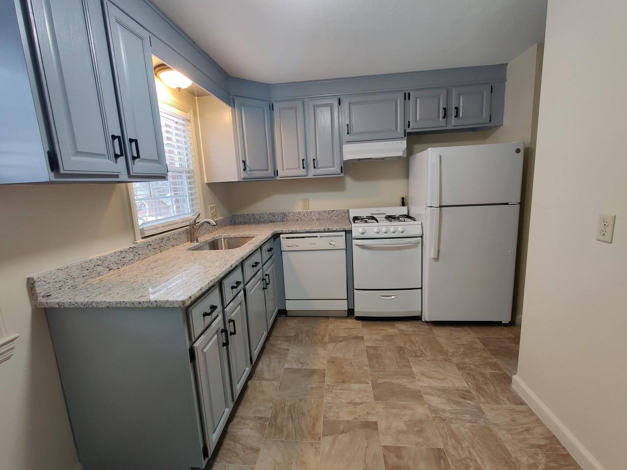 62 Mercury Ct #R2 - Photo 4 of 8