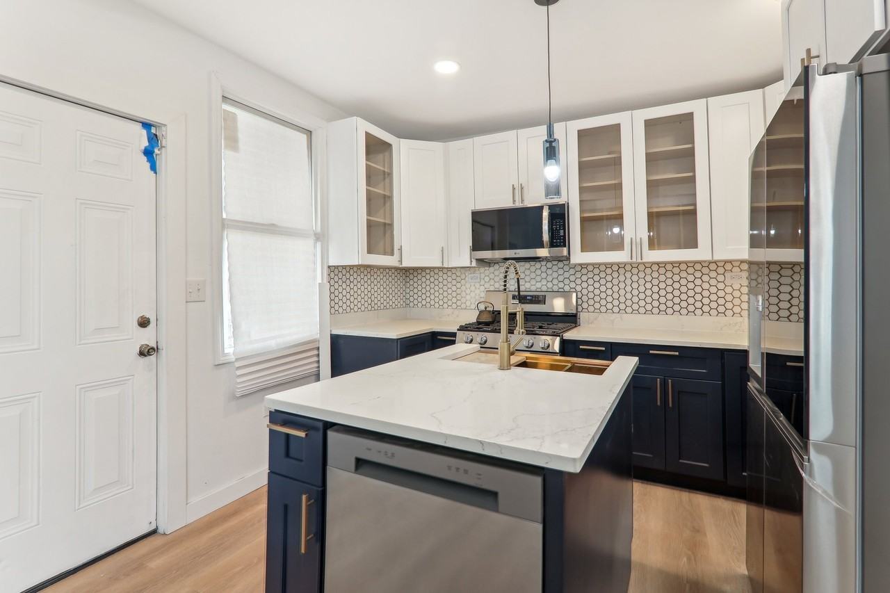 8807 S Lowe Ave - Photo 3 of 9