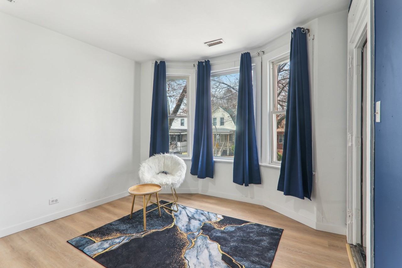 8807 S Lowe Ave - Photo 4 of 9