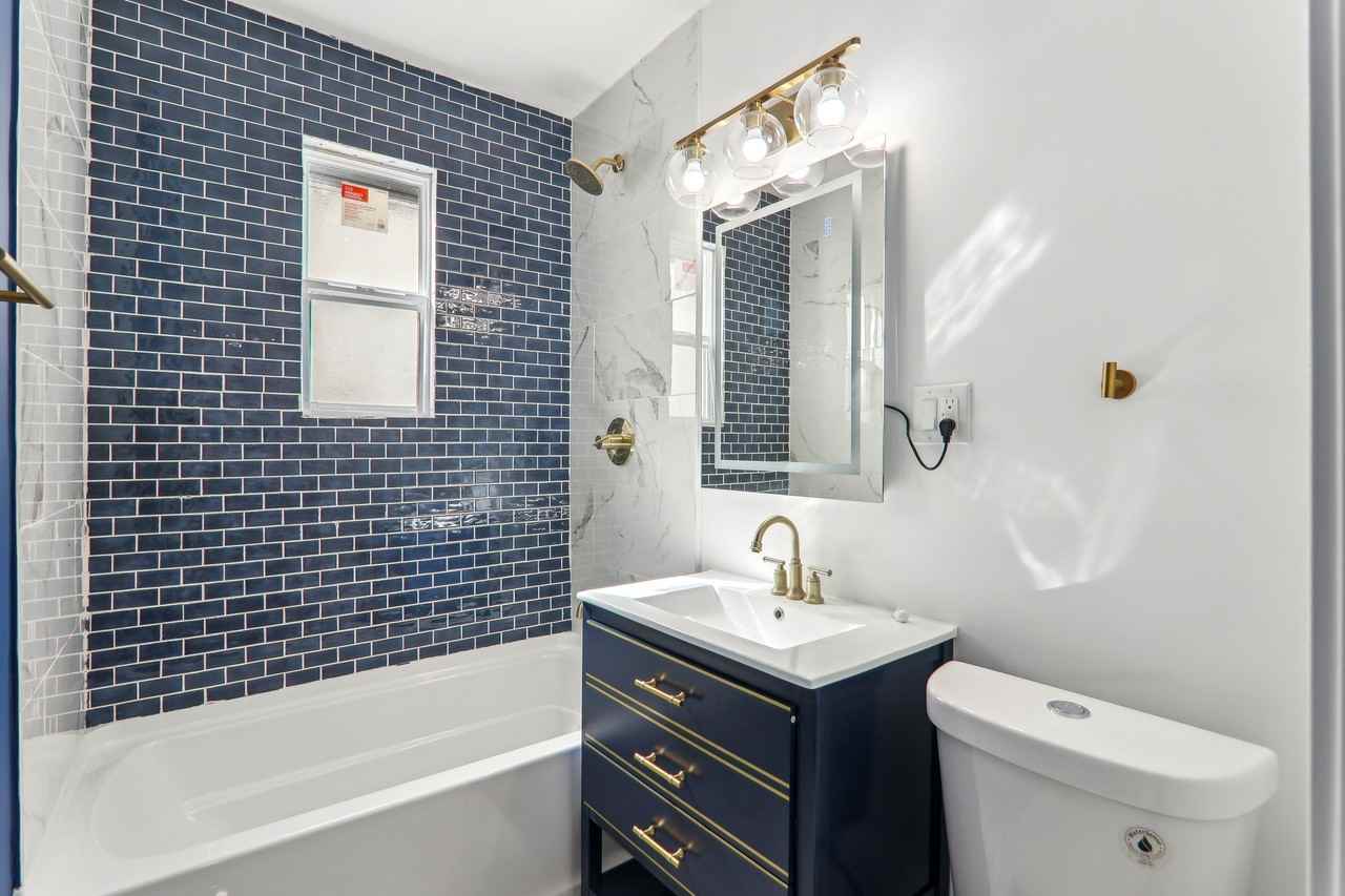 8807 S Lowe Ave - Photo 6 of 9