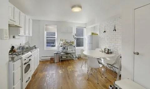 122 2nd St #3 - Photo 3 of 6