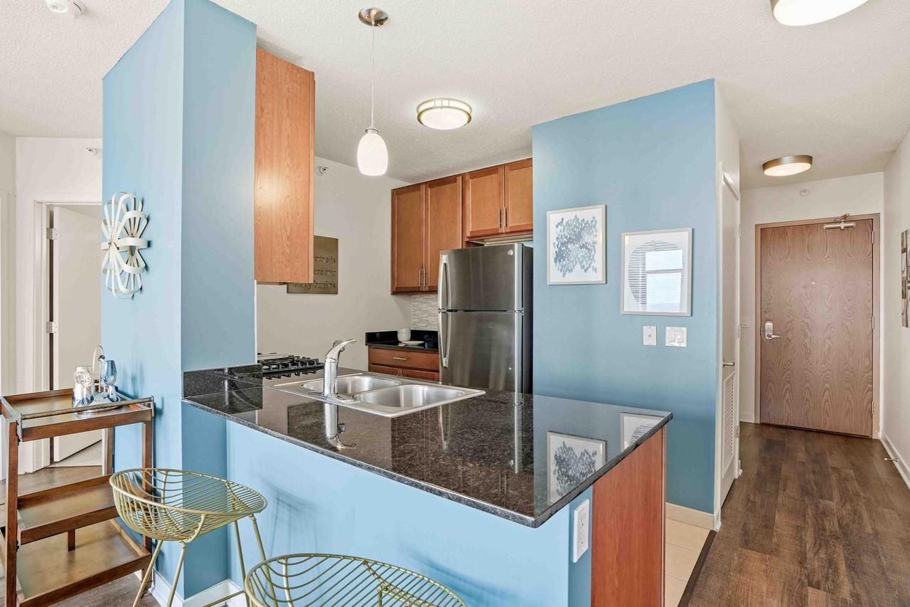 564 W Kinzie St - Photo 2 of 14