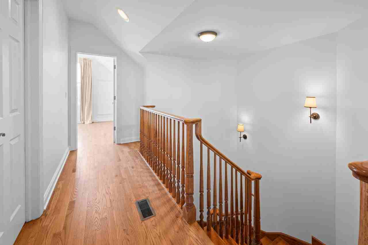 1813 Admiral Ct - Photo 6 of 38