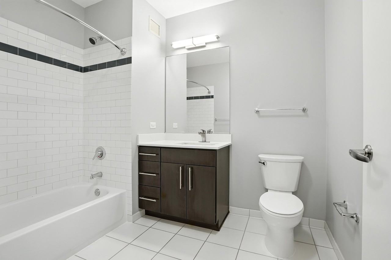 357 E Wacker Dr - Photo 5 of 11