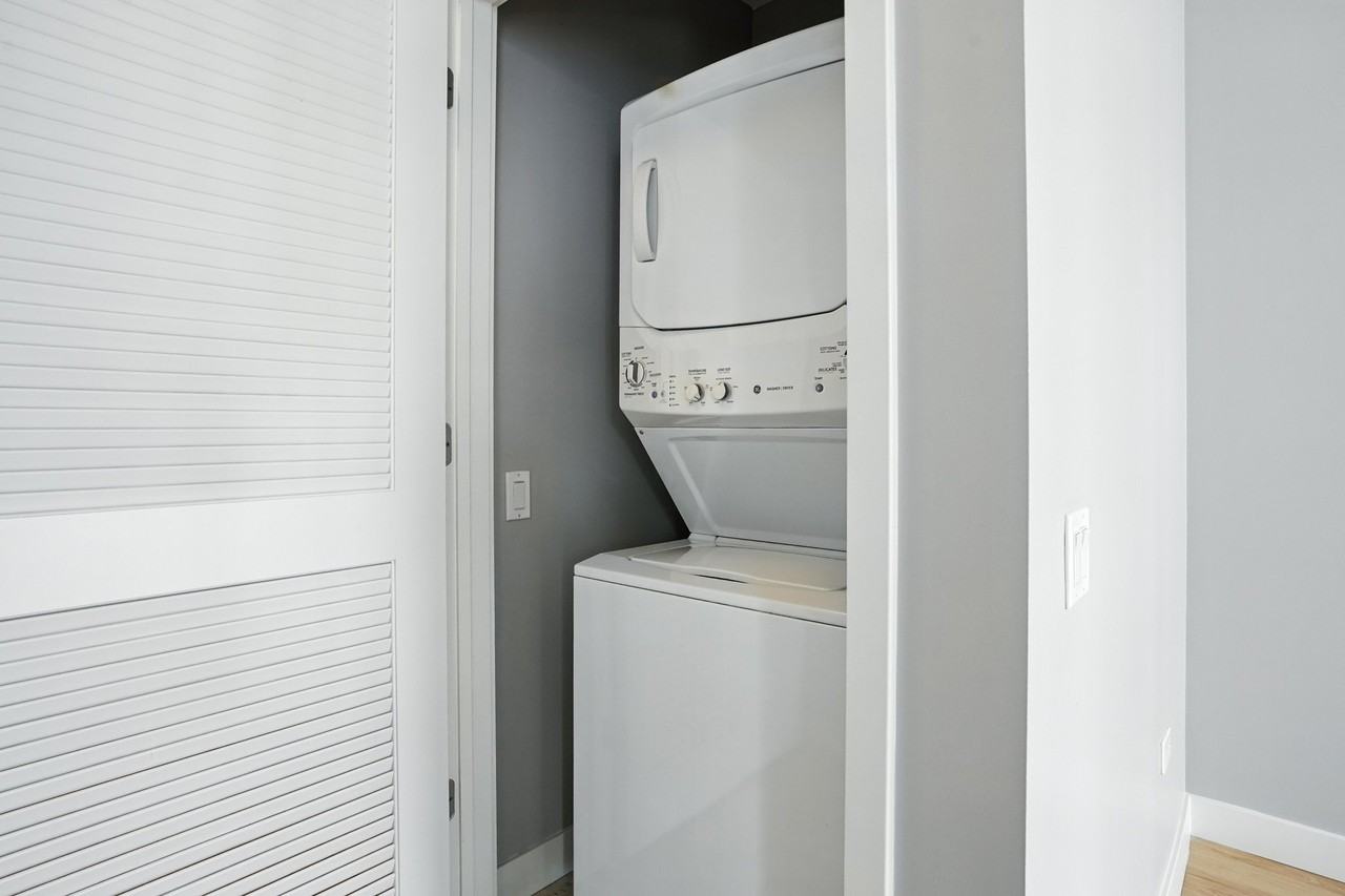 357 E Wacker Dr - Photo 6 of 11