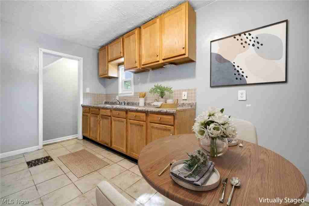 4068 East Blvd - Photo 4 of 14