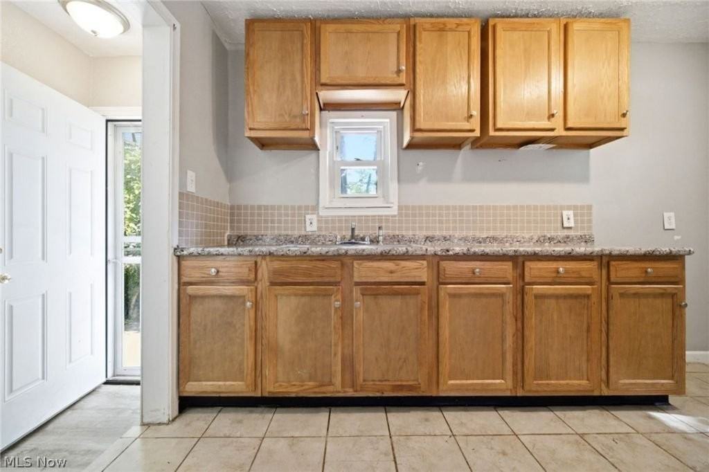 4068 East Blvd - Photo 5 of 14