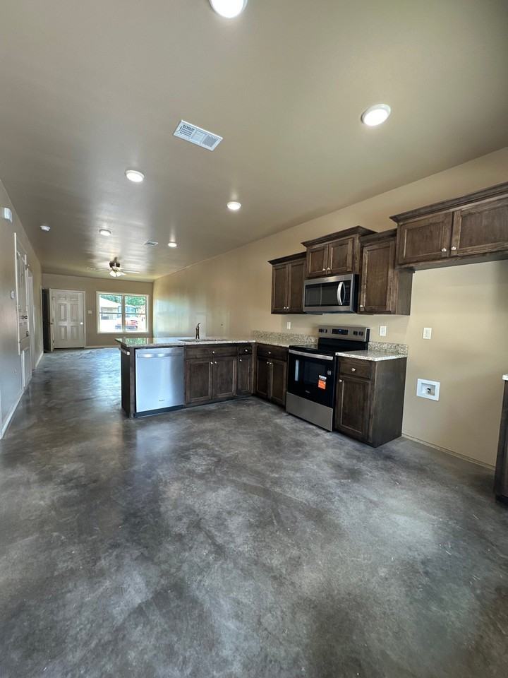 1016 S El Paso Ave #1 - Photo 3 of 10