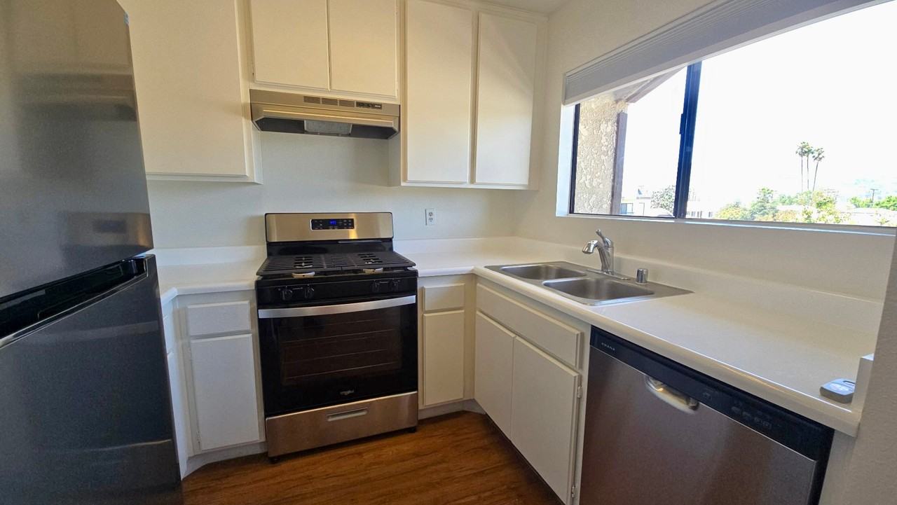 657 W California Ave - Photo 2 of 14
