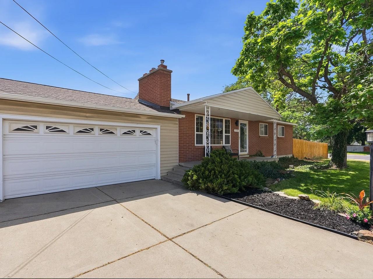 7795 Se - Photo 2 of 20