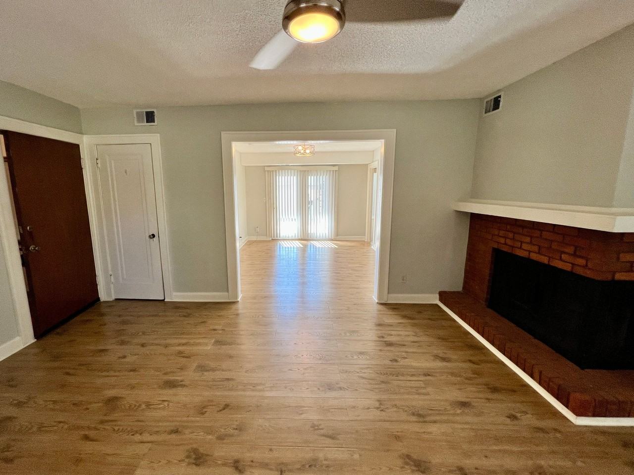 1019 W 38th St - Photo 2 of 15
