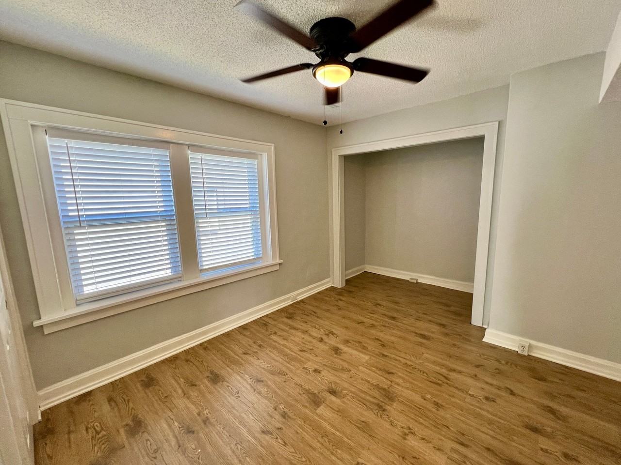 1019 W 38th St - Photo 5 of 15