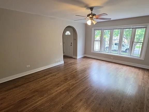 9433 Massasoit Ave - Photo 3 of 19